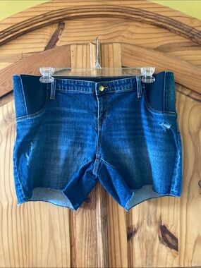 Women’s Isabel Maternity Boyfriend blue jean frayed hem shorts size 14